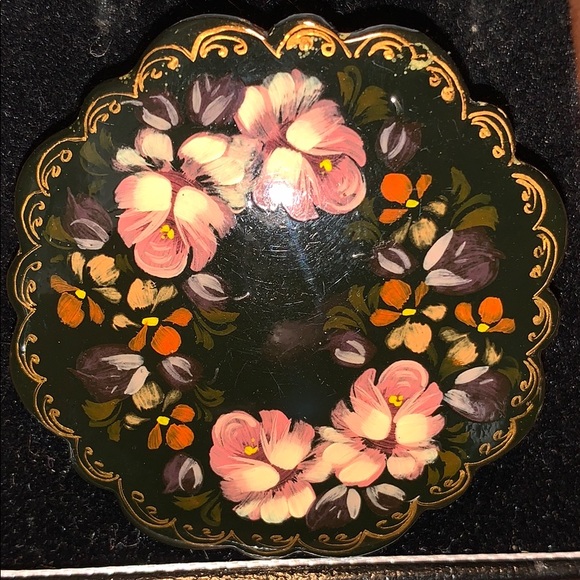 Handmade roses/flowers oil/lacquer brooch - Picture 1 of 7